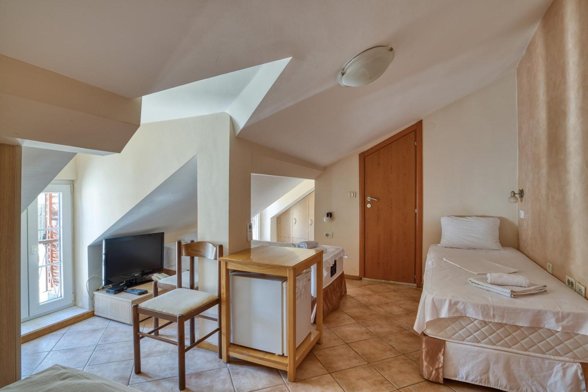 Hotel Rendez Vous Котор Екстериор снимка