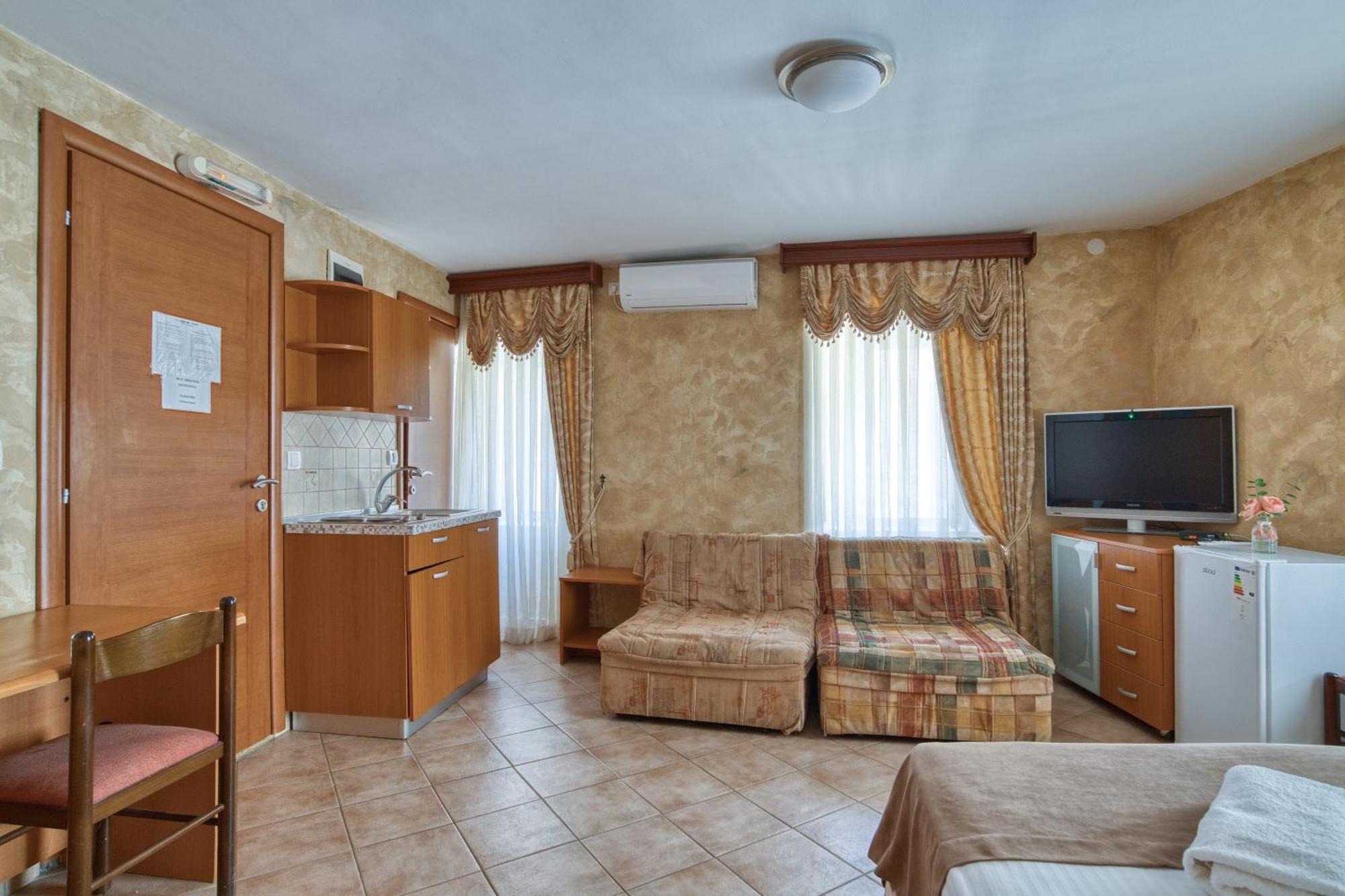 Hotel Rendez Vous Котор Екстериор снимка