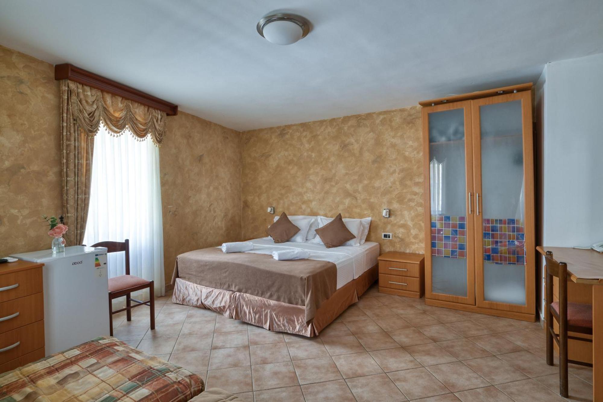 Hotel Rendez Vous Котор Екстериор снимка