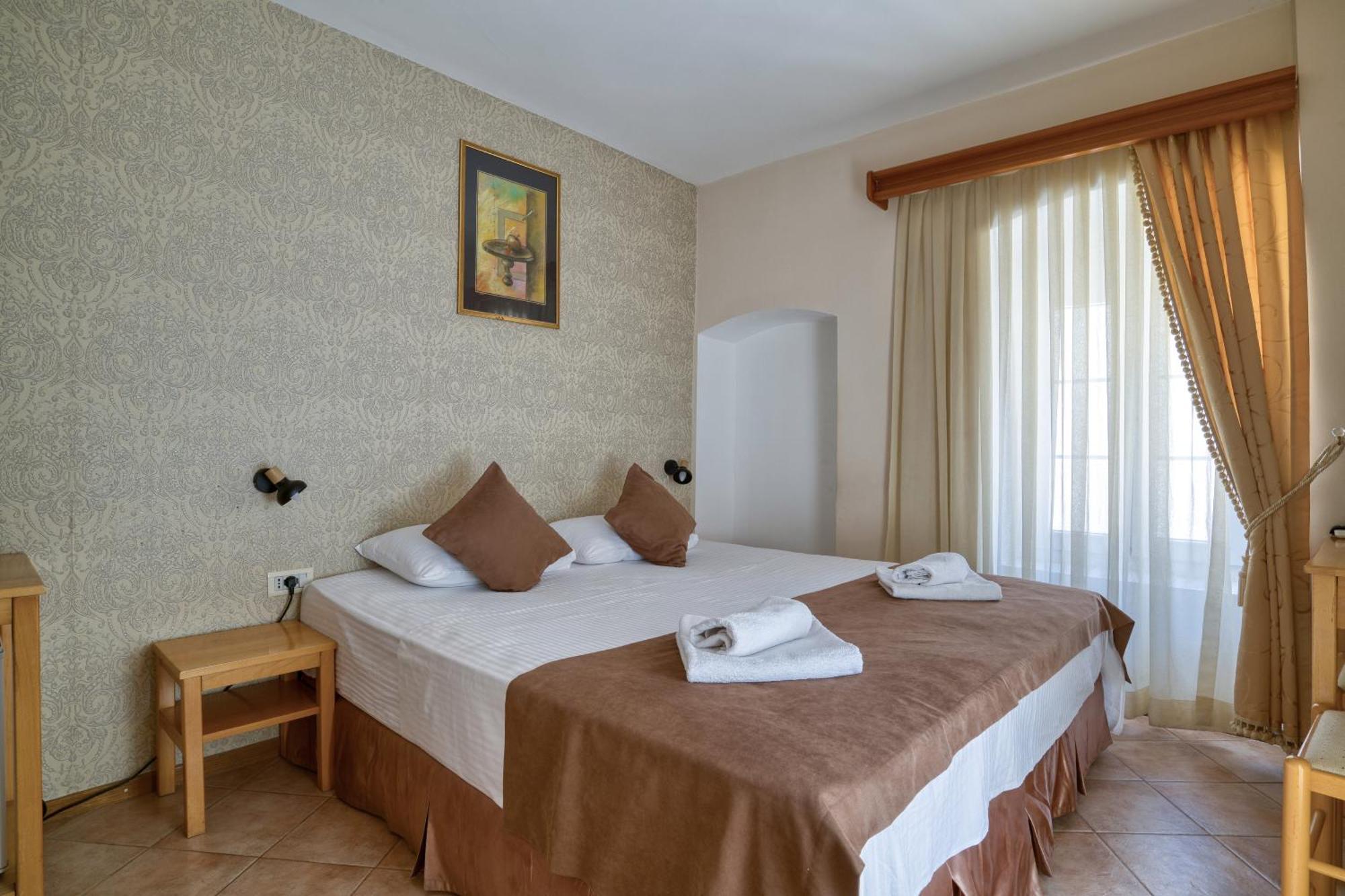 Hotel Rendez Vous Котор Екстериор снимка