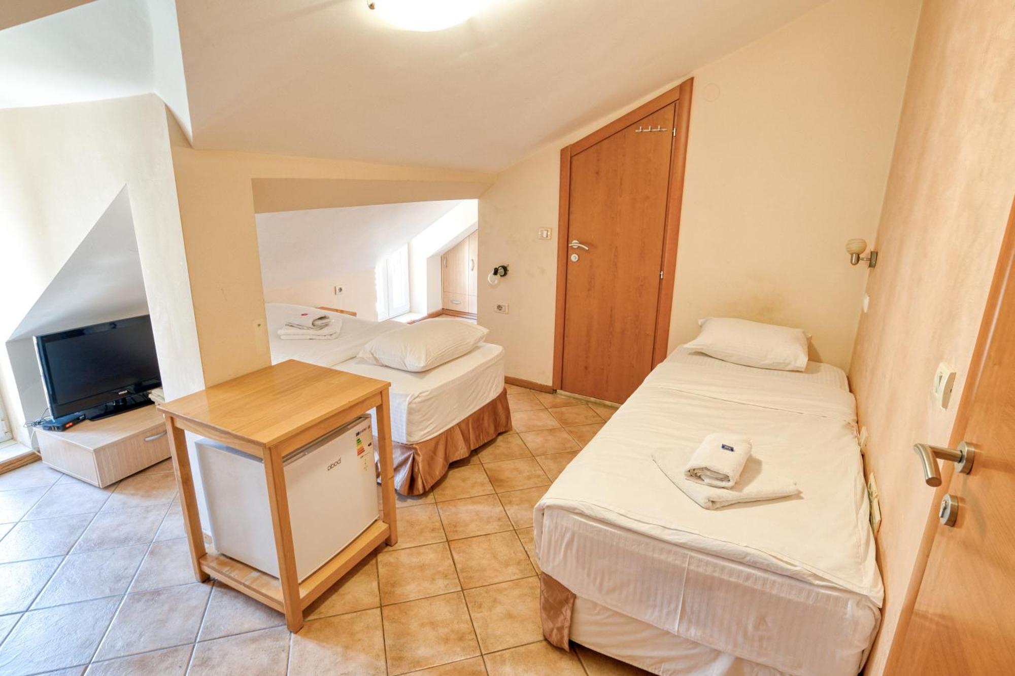 Hotel Rendez Vous Котор Екстериор снимка