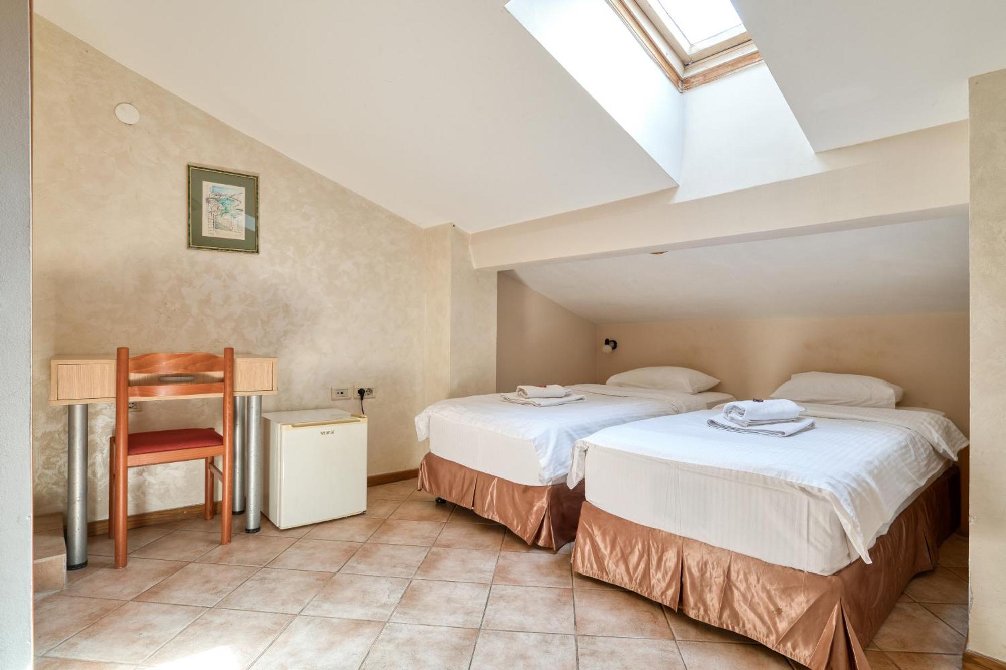 Hotel Rendez Vous Котор Екстериор снимка