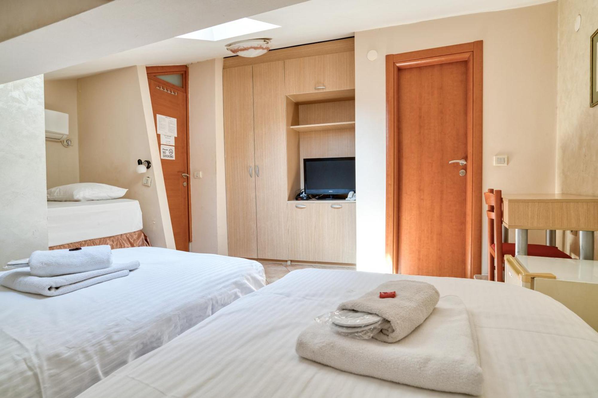 Hotel Rendez Vous Котор Екстериор снимка