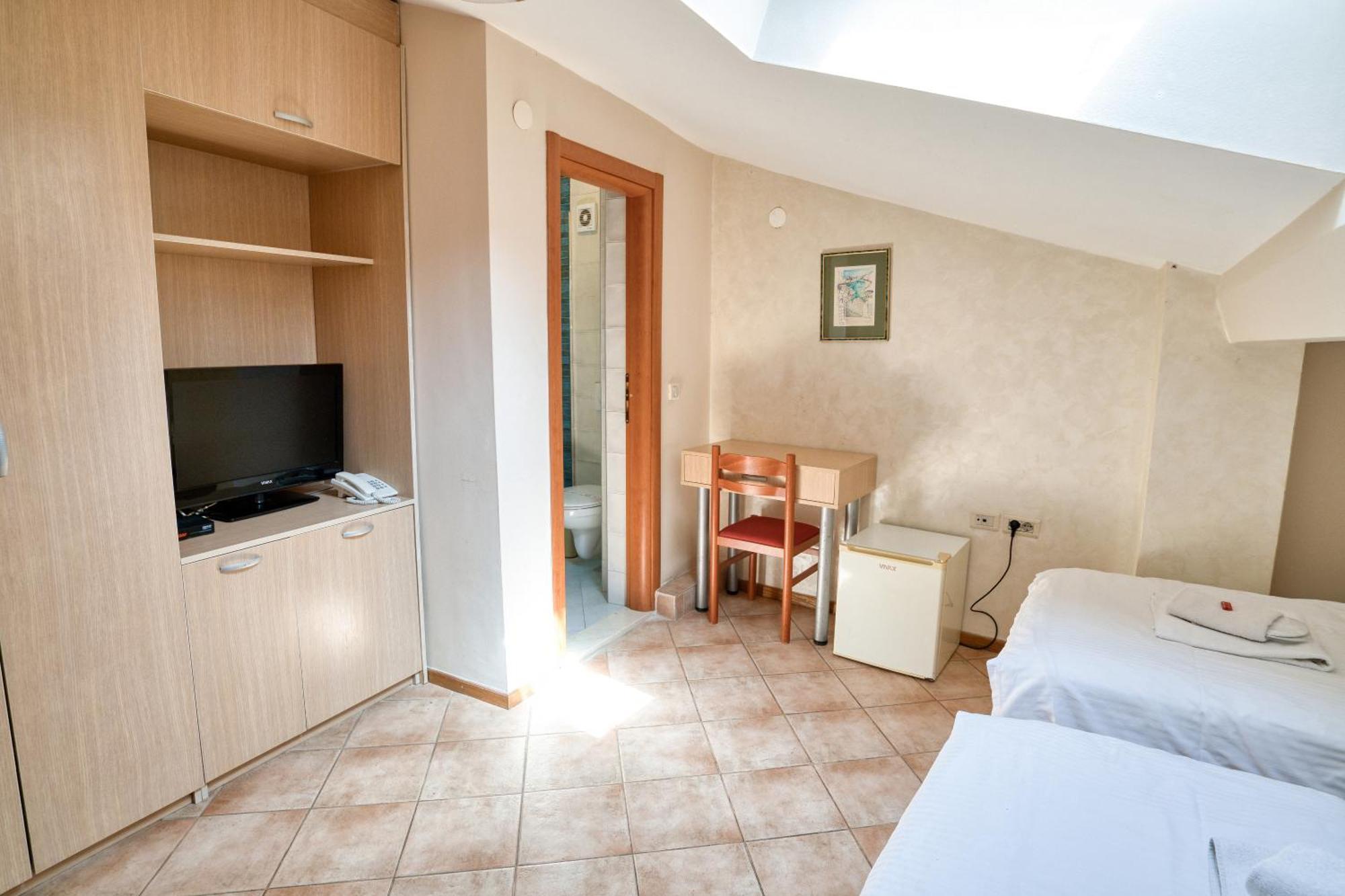 Hotel Rendez Vous Котор Екстериор снимка