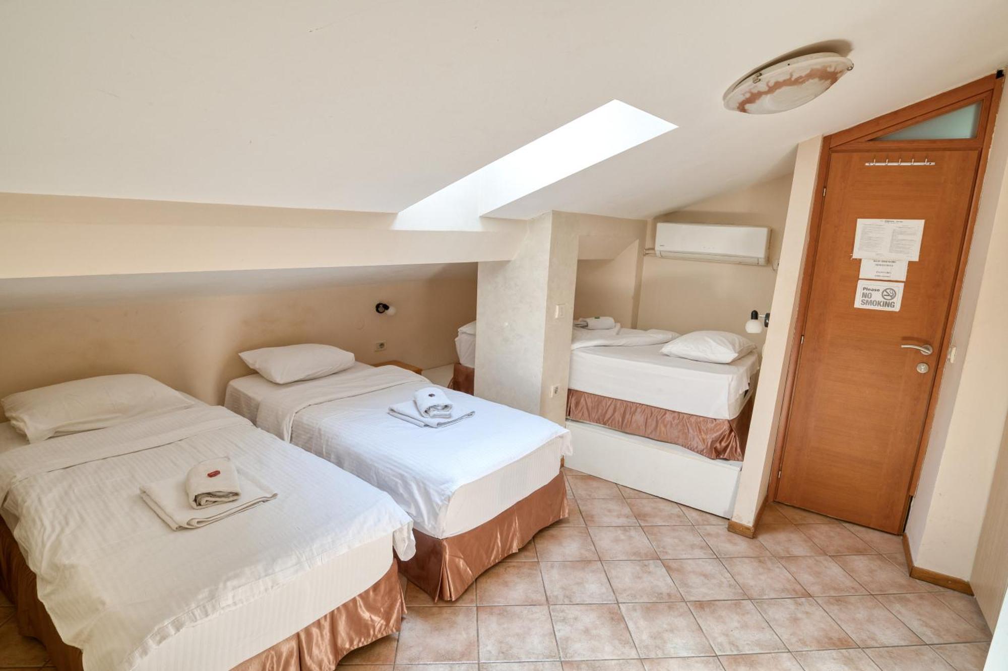 Hotel Rendez Vous Котор Екстериор снимка