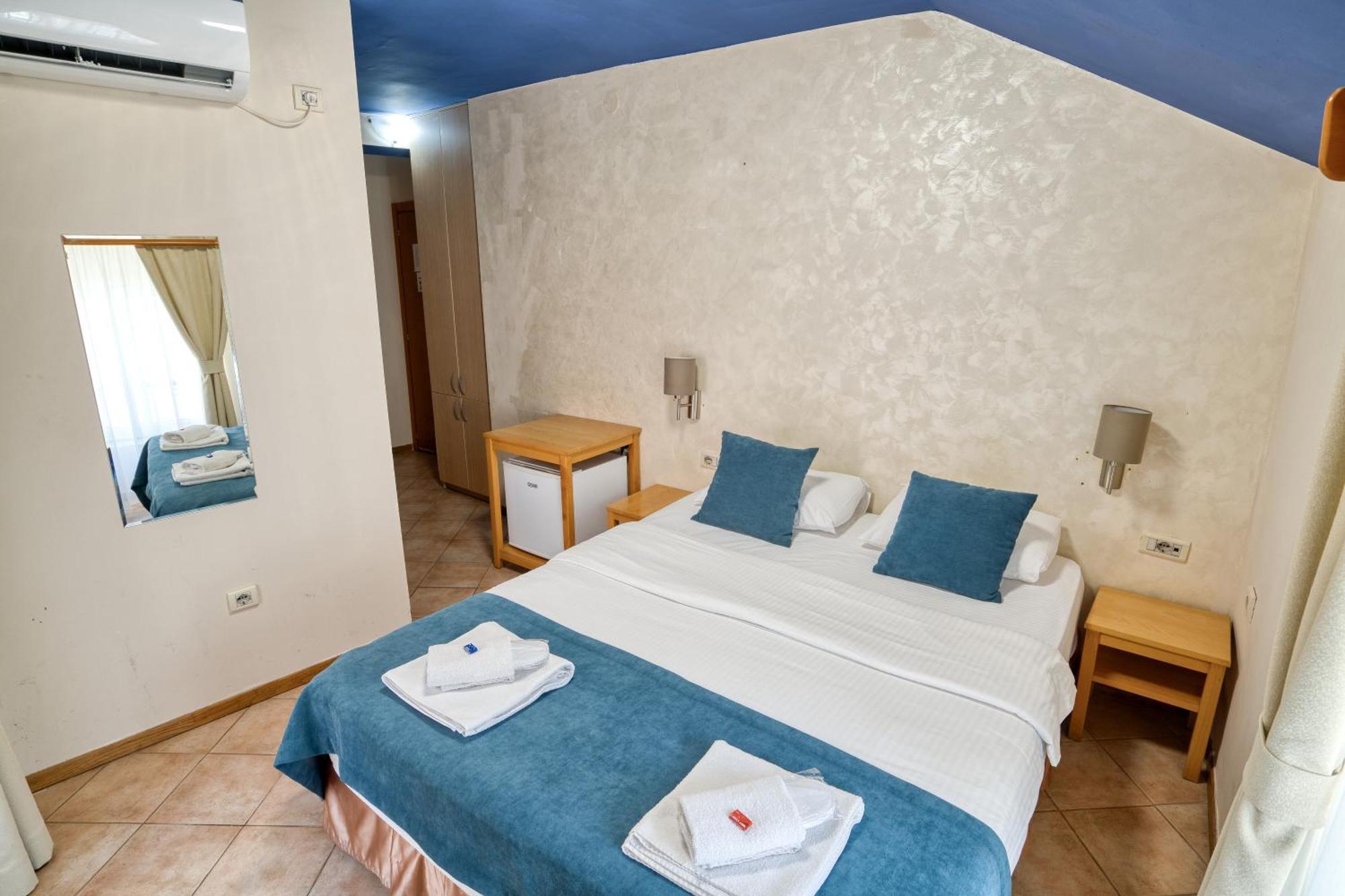 Hotel Rendez Vous Котор Екстериор снимка