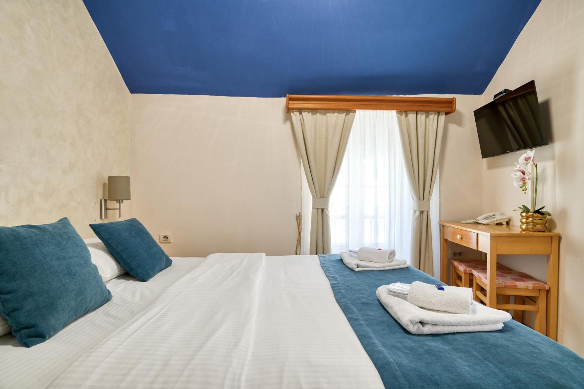 Hotel Rendez Vous Котор Екстериор снимка