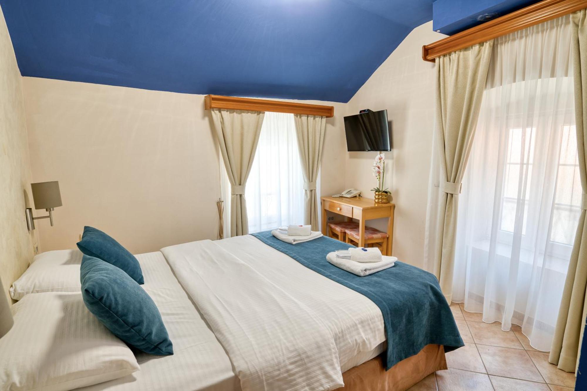 Hotel Rendez Vous Котор Екстериор снимка