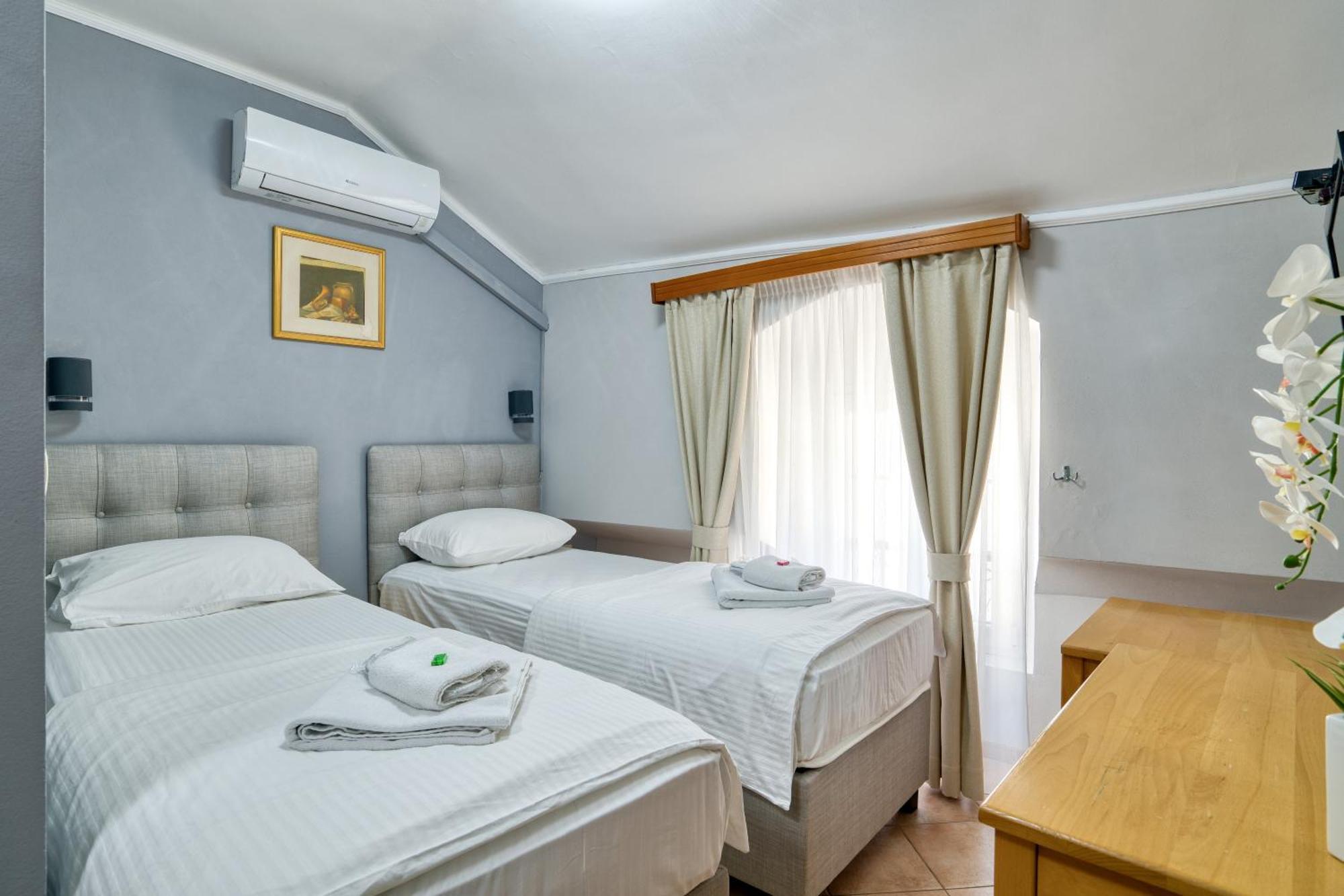 Hotel Rendez Vous Котор Екстериор снимка