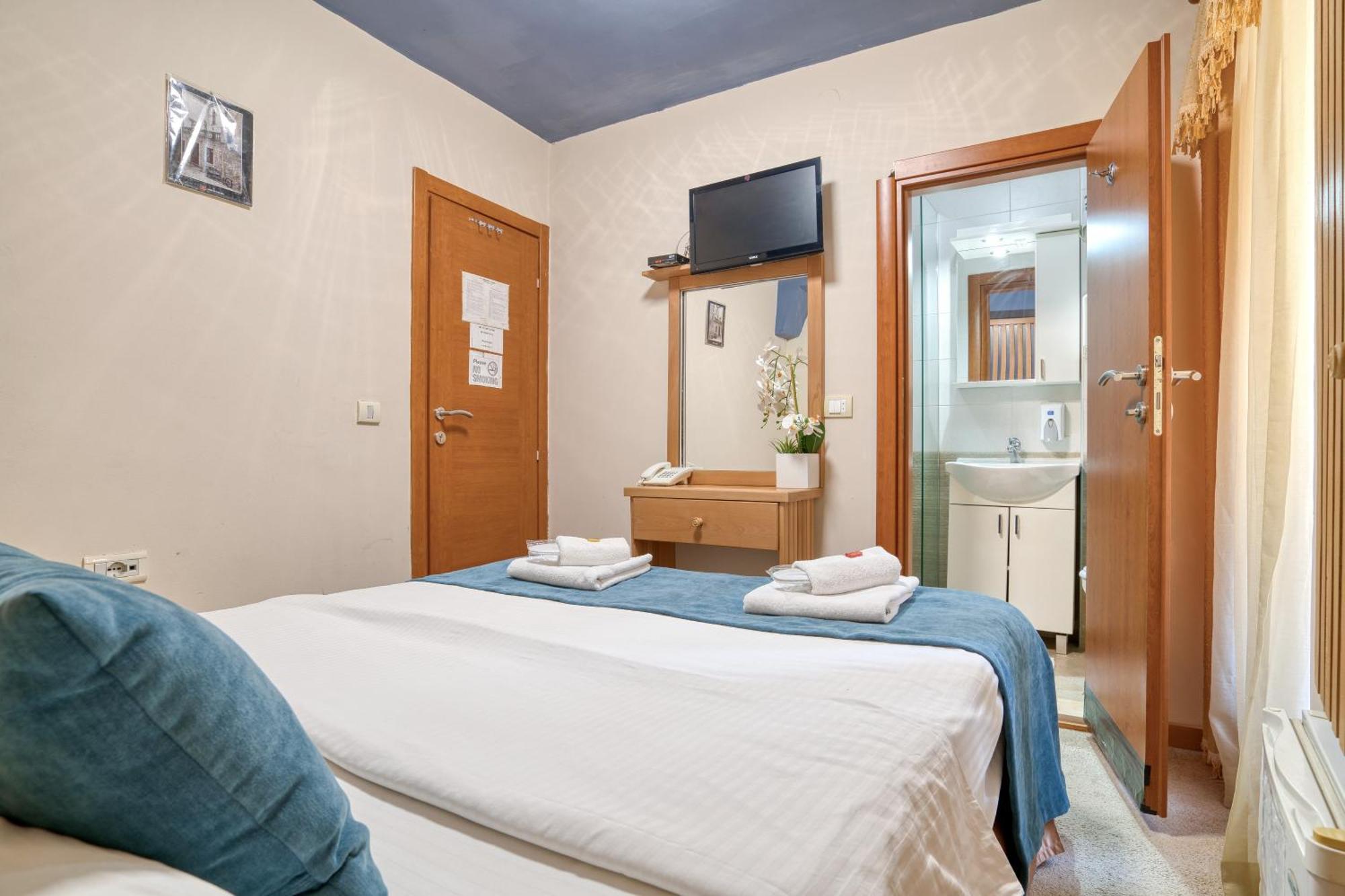 Hotel Rendez Vous Котор Екстериор снимка