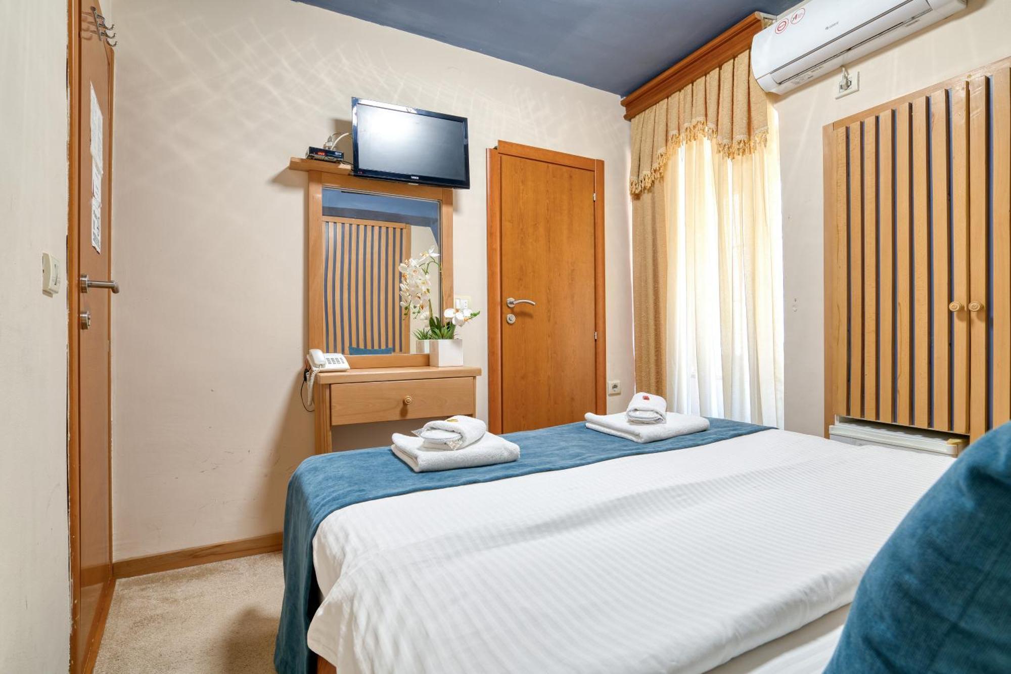 Hotel Rendez Vous Котор Екстериор снимка