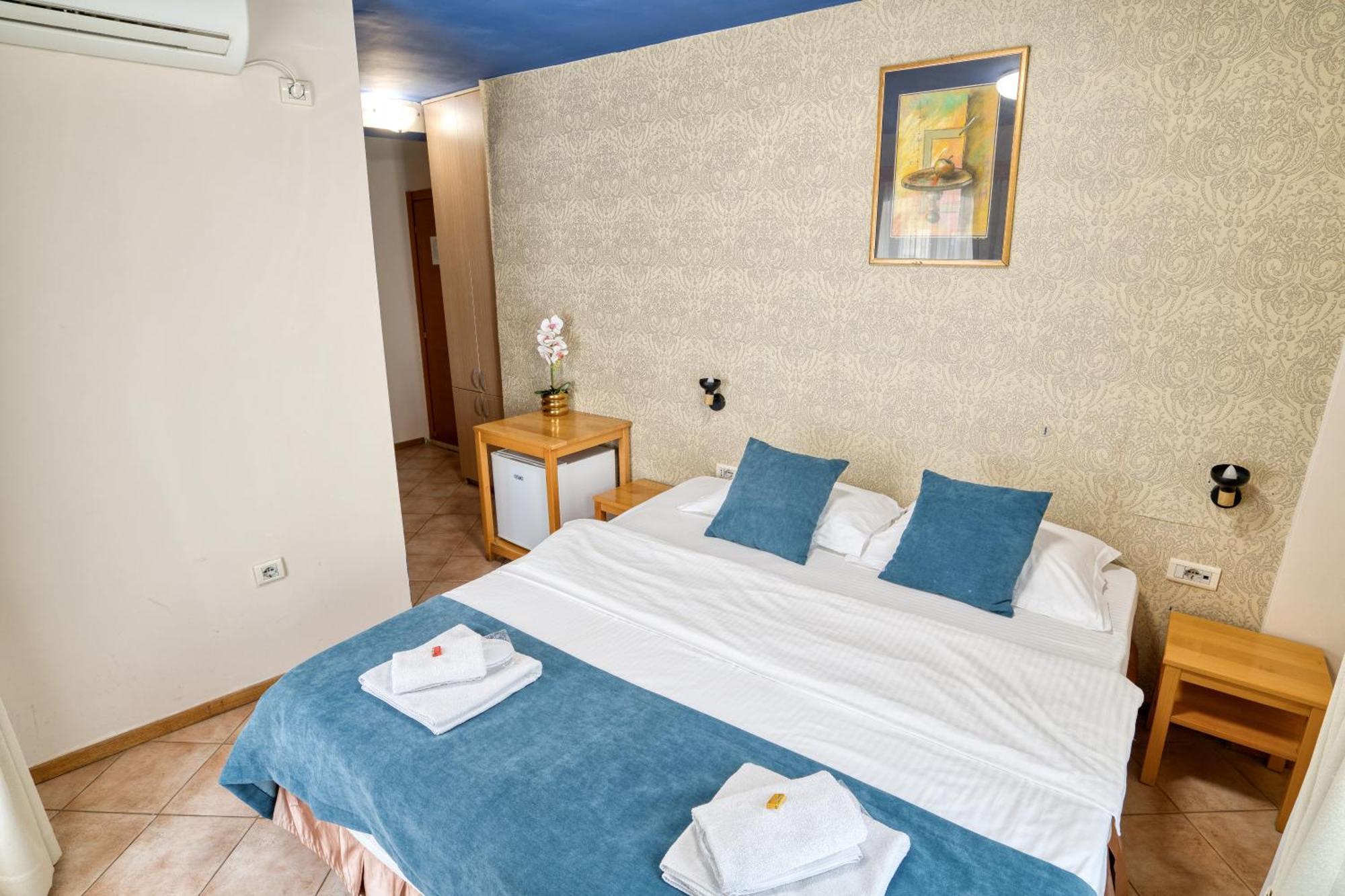 Hotel Rendez Vous Котор Екстериор снимка