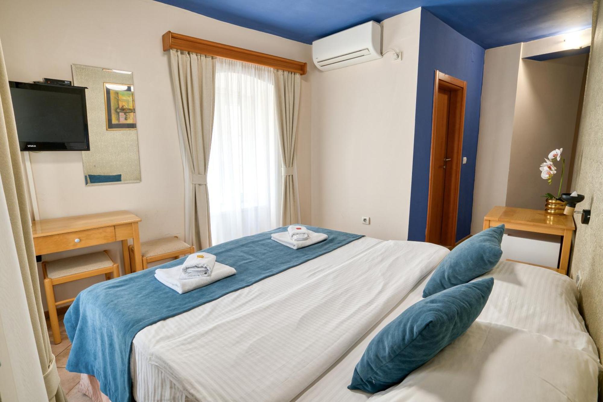 Hotel Rendez Vous Котор Екстериор снимка