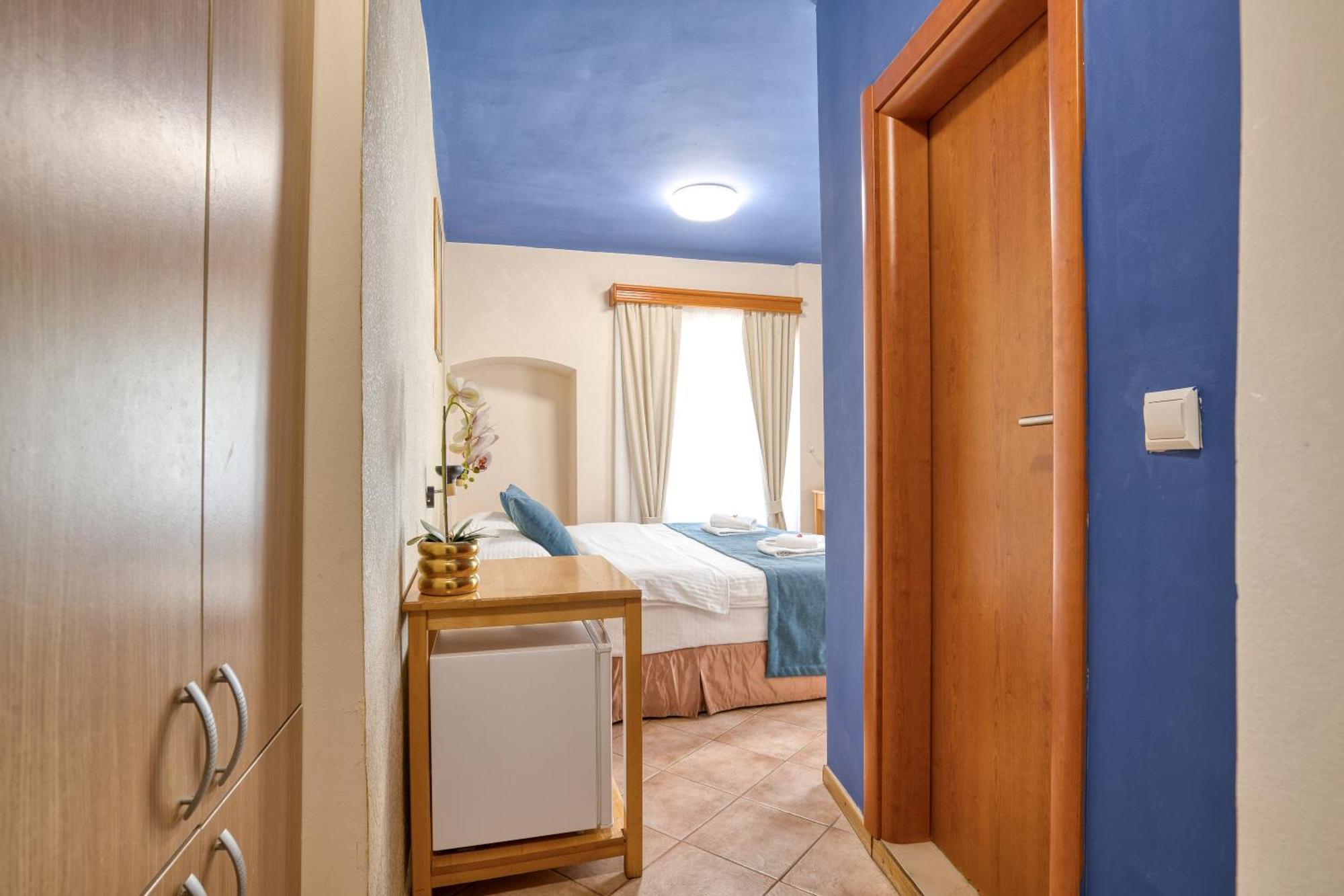 Hotel Rendez Vous Котор Екстериор снимка