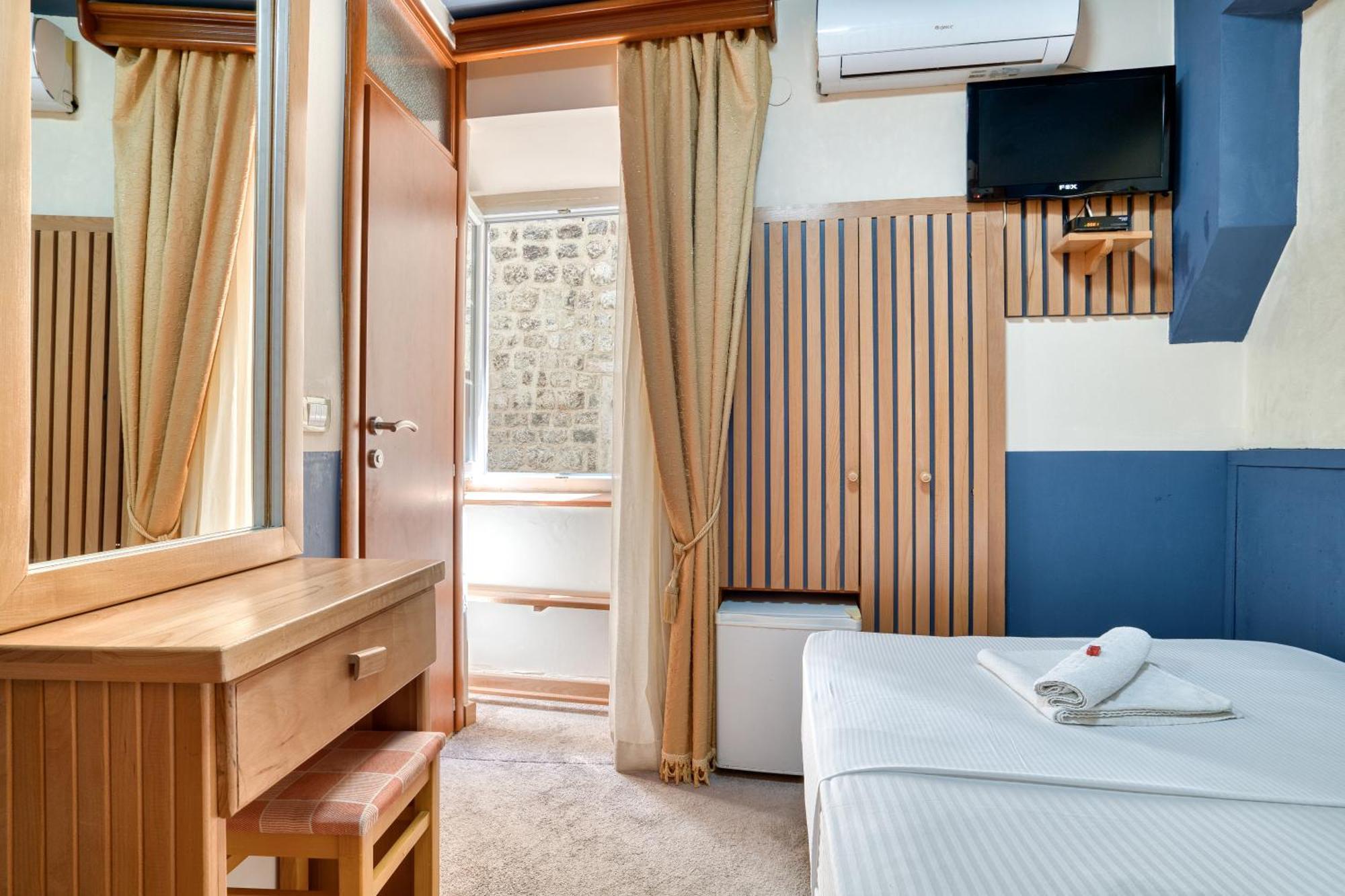 Hotel Rendez Vous Котор Екстериор снимка