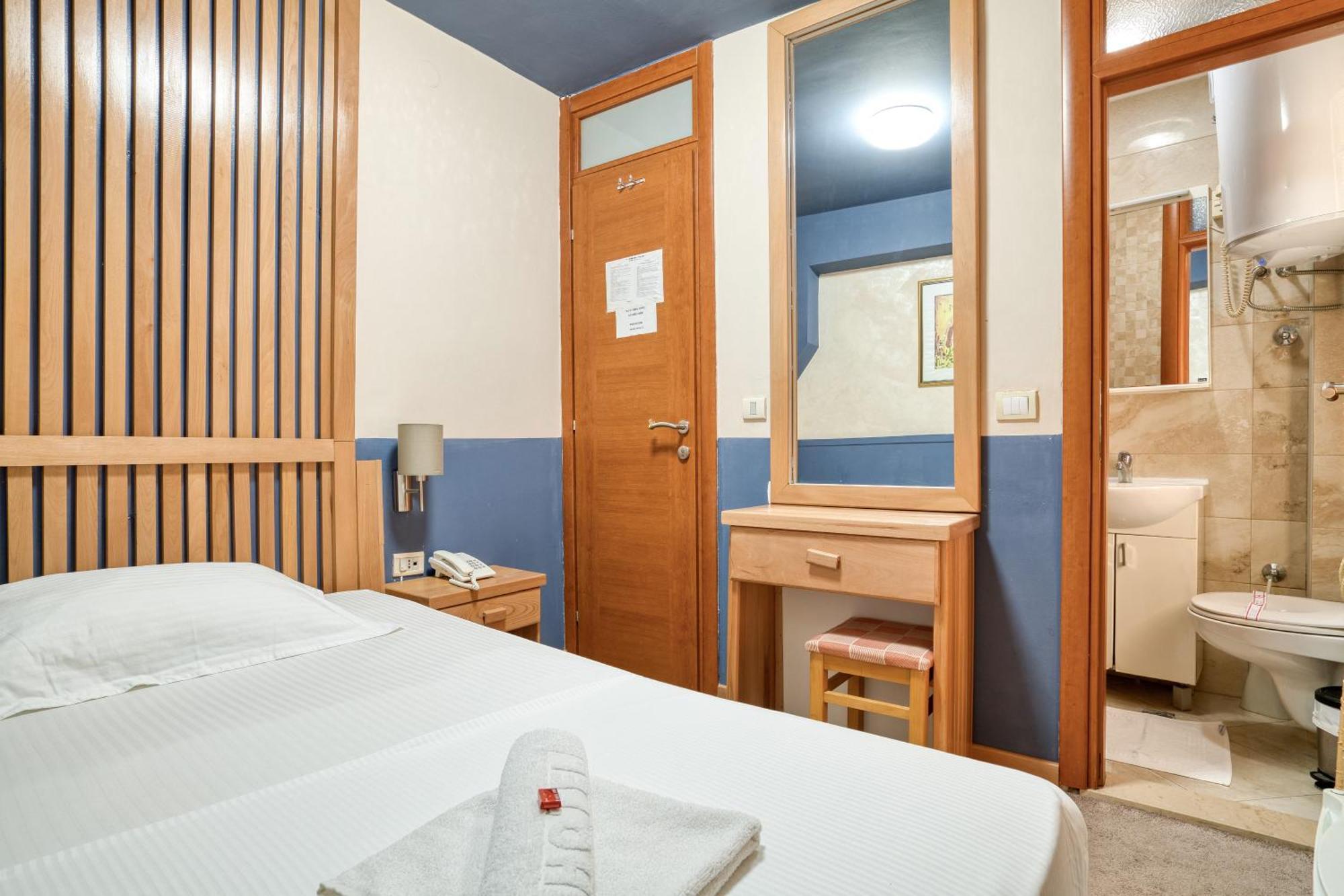 Hotel Rendez Vous Котор Екстериор снимка
