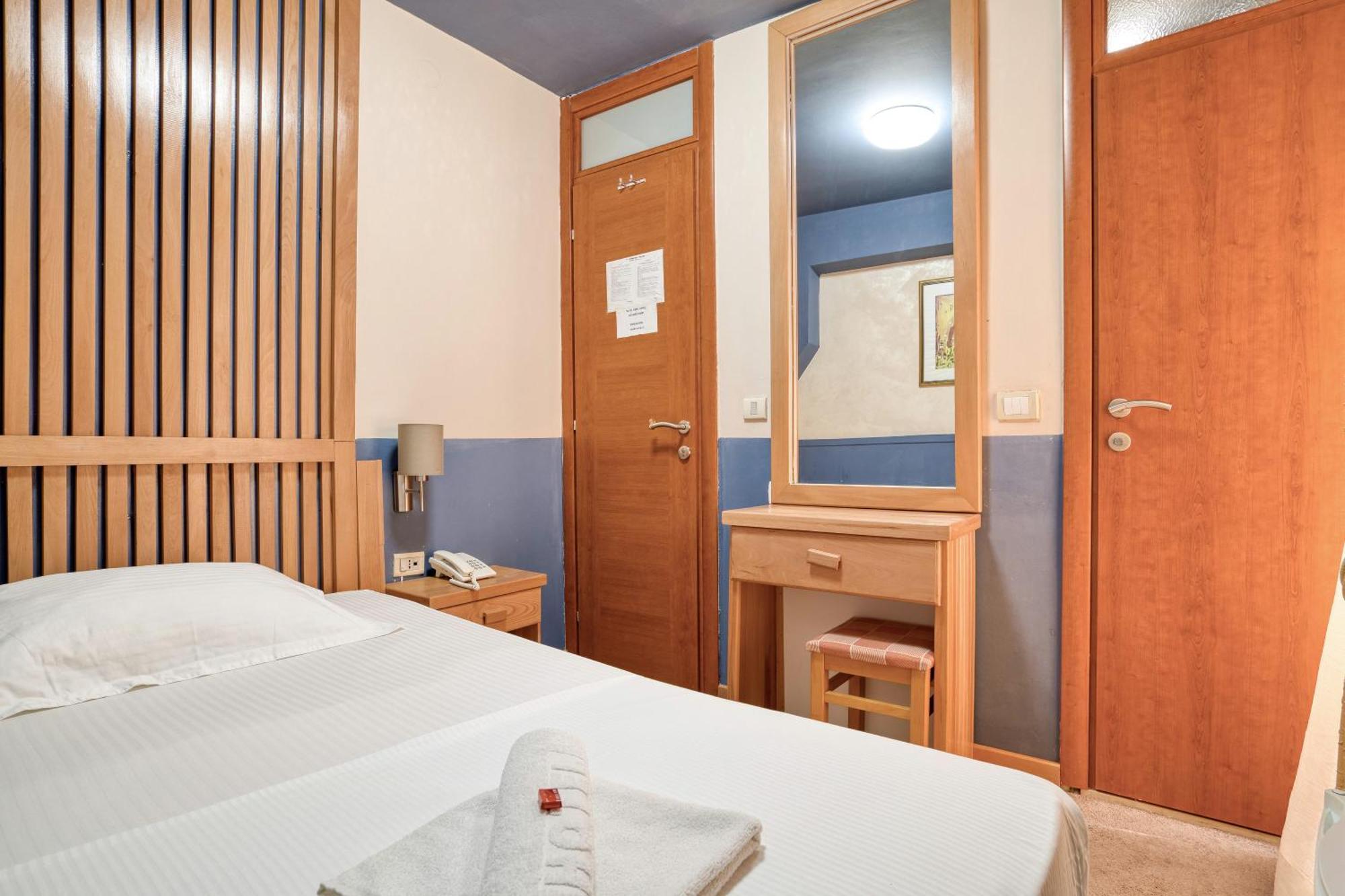 Hotel Rendez Vous Котор Екстериор снимка