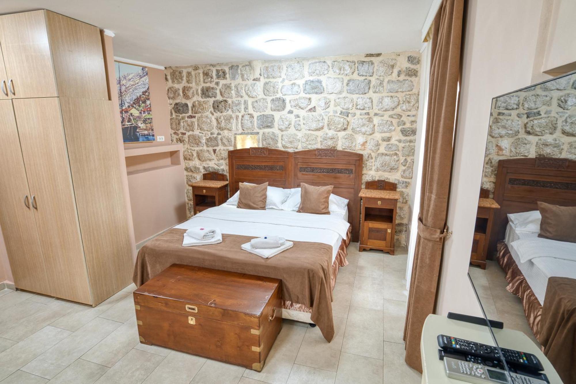 Hotel Rendez Vous Котор Екстериор снимка