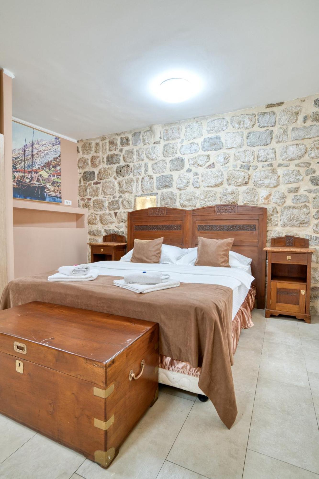 Hotel Rendez Vous Котор Екстериор снимка