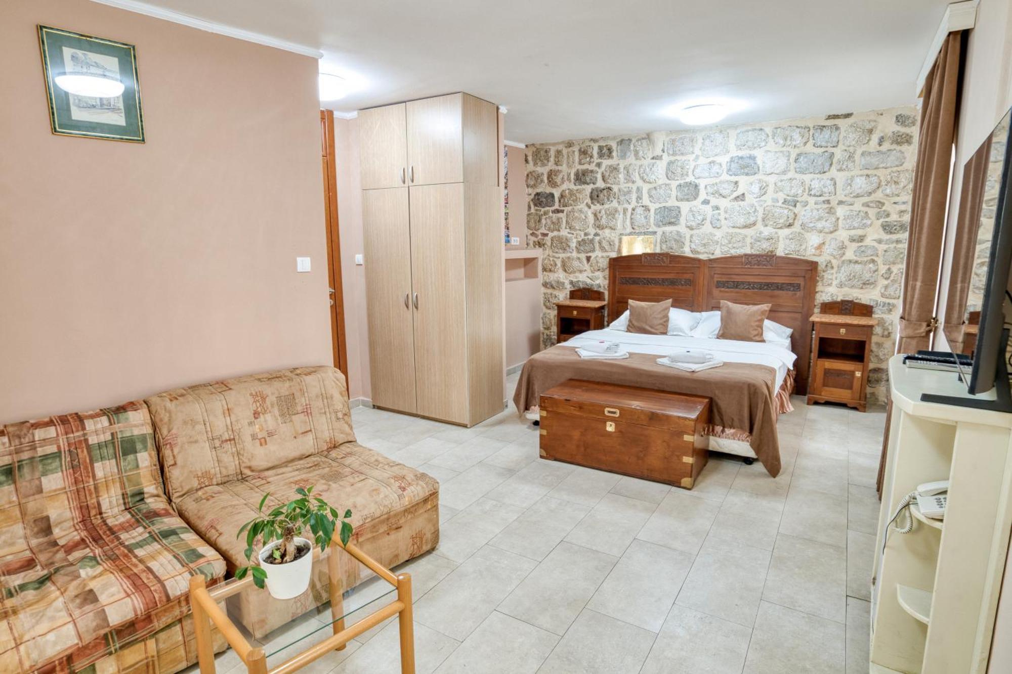 Hotel Rendez Vous Котор Екстериор снимка