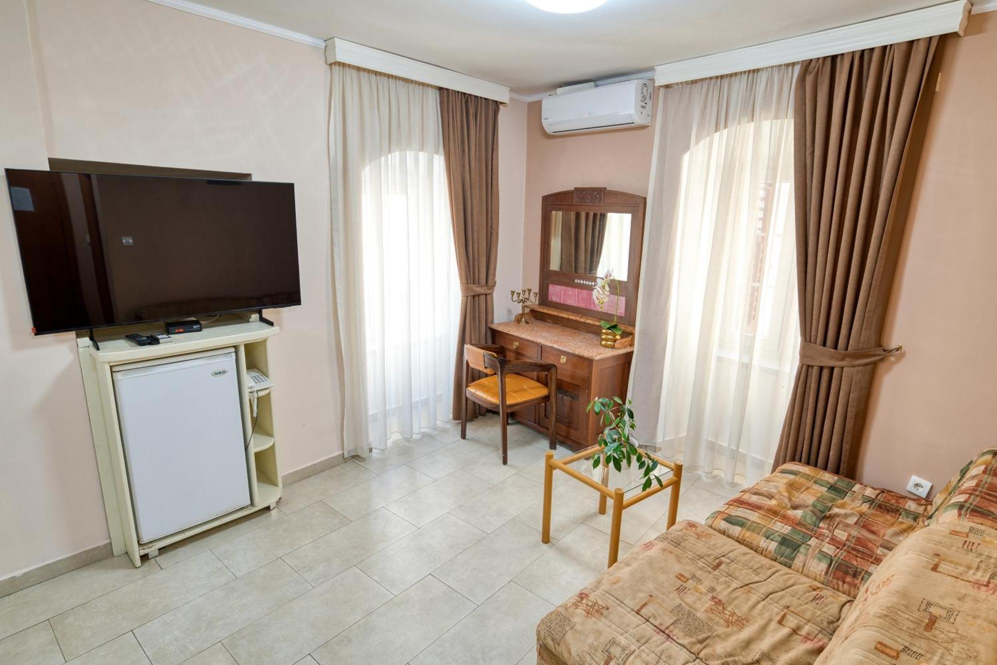 Hotel Rendez Vous Котор Екстериор снимка