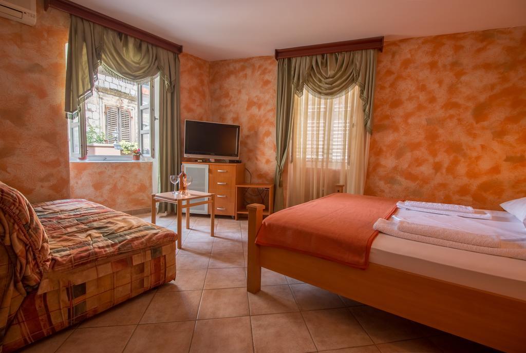 Hotel Rendez Vous Котор Екстериор снимка