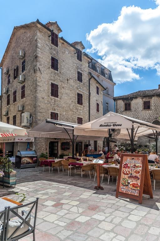 Hotel Rendez Vous Котор Екстериор снимка